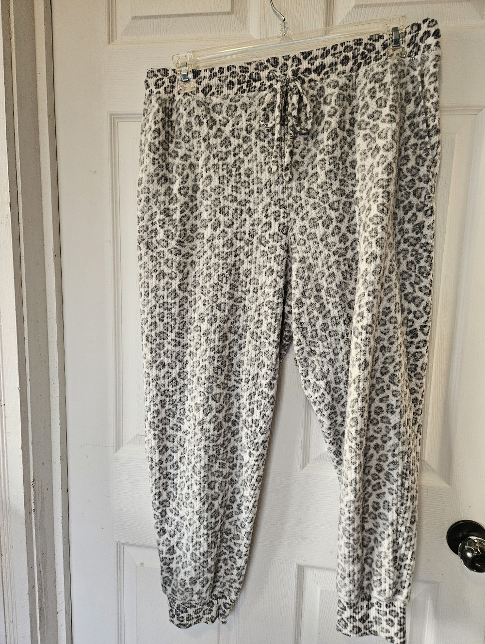 American Eagle Outfitters Gray Leopard Thermal Joggers